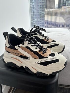 Steve Madden Black and White Low-Top Sneaker